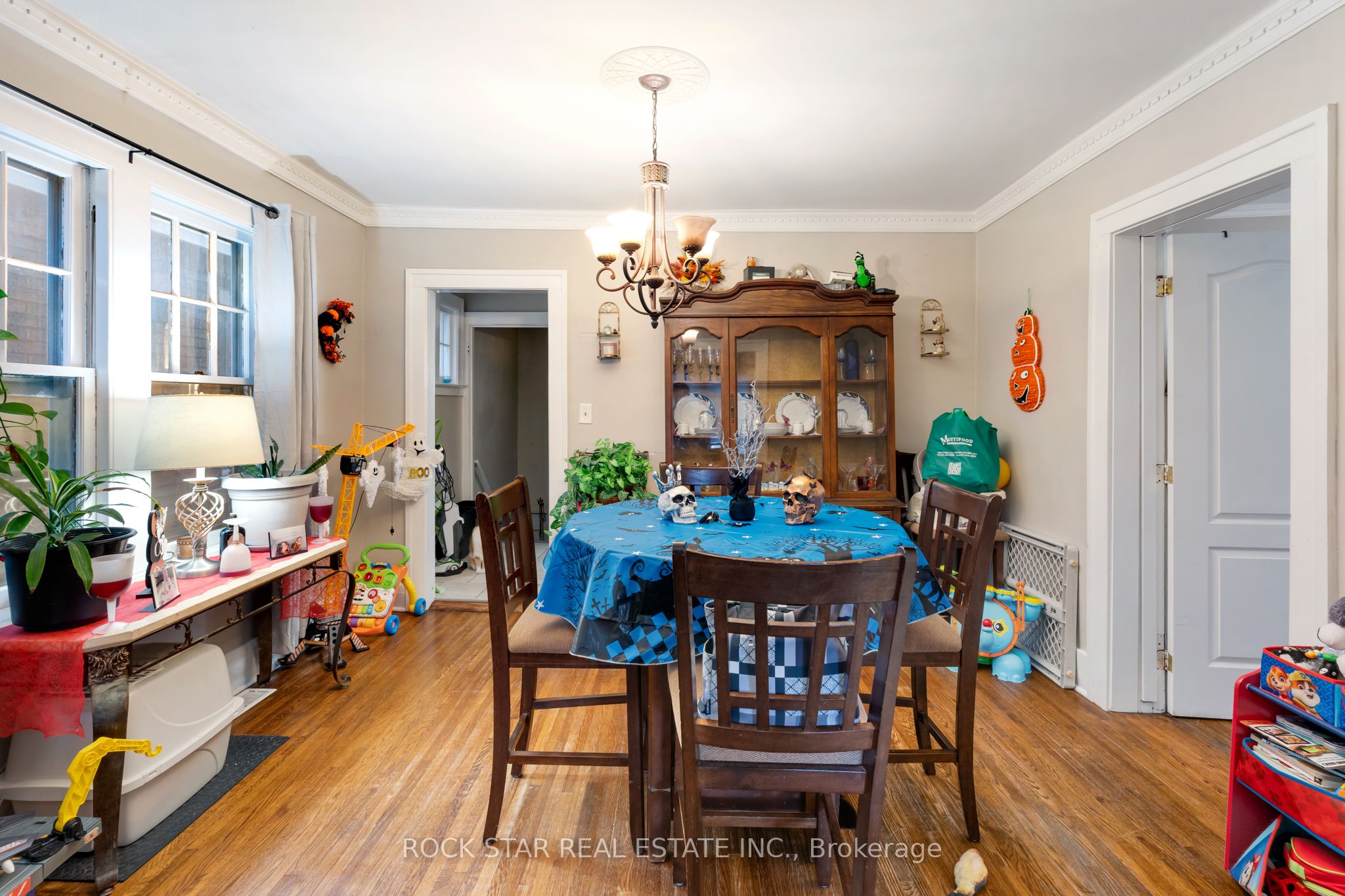2284 Fraser Avenue Property Photo 7