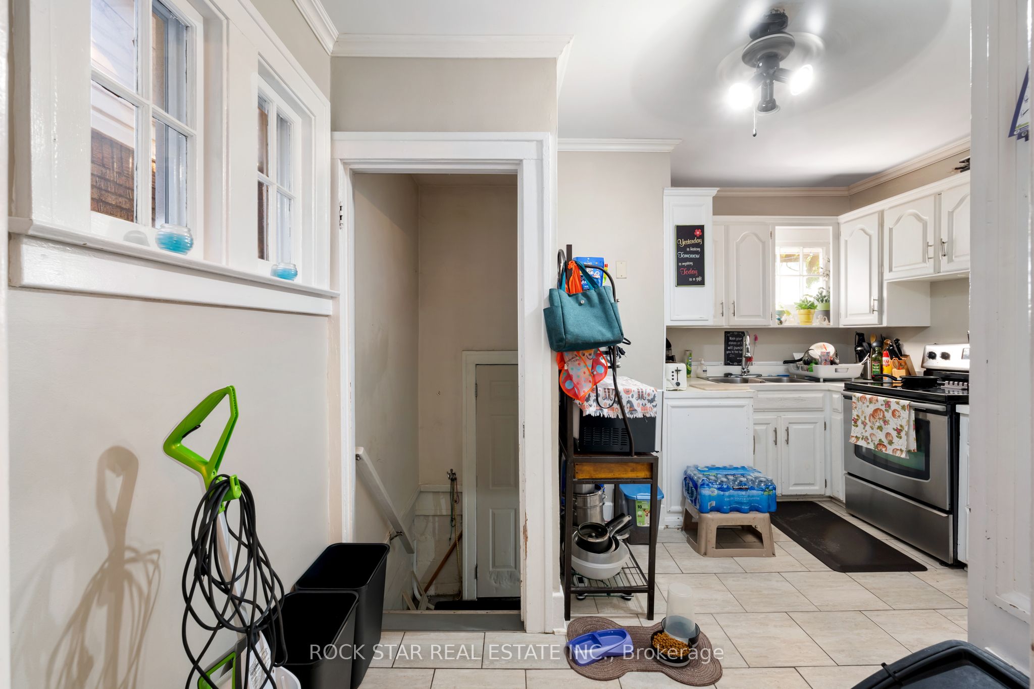 2284 Fraser Avenue Property Photo 8