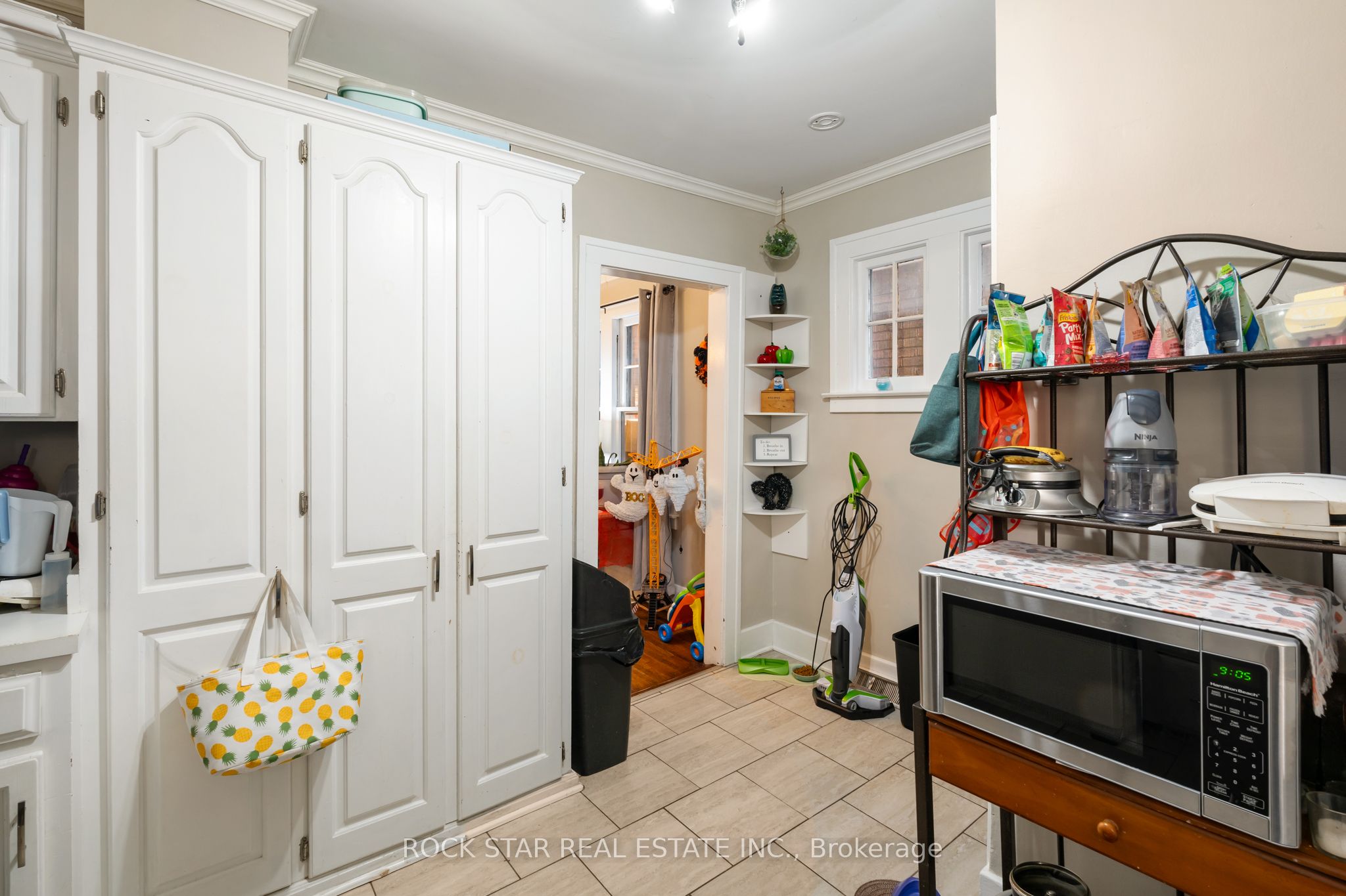 2284 Fraser Avenue Property Photo 10