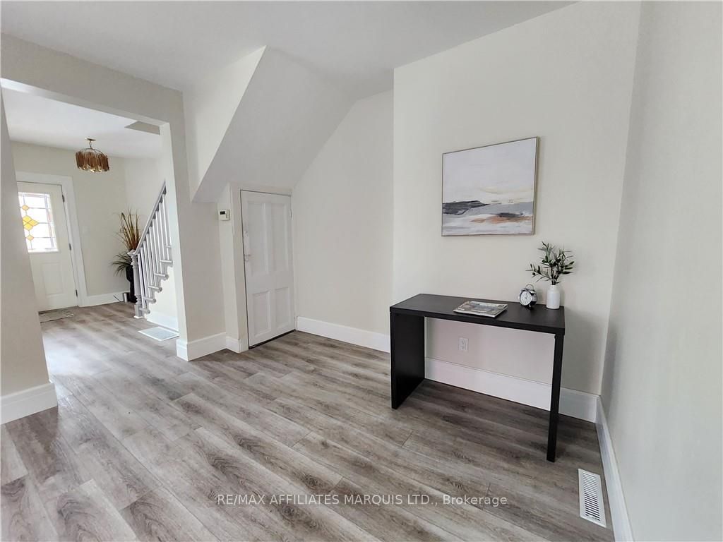 14 Oak Street Property Photo 4