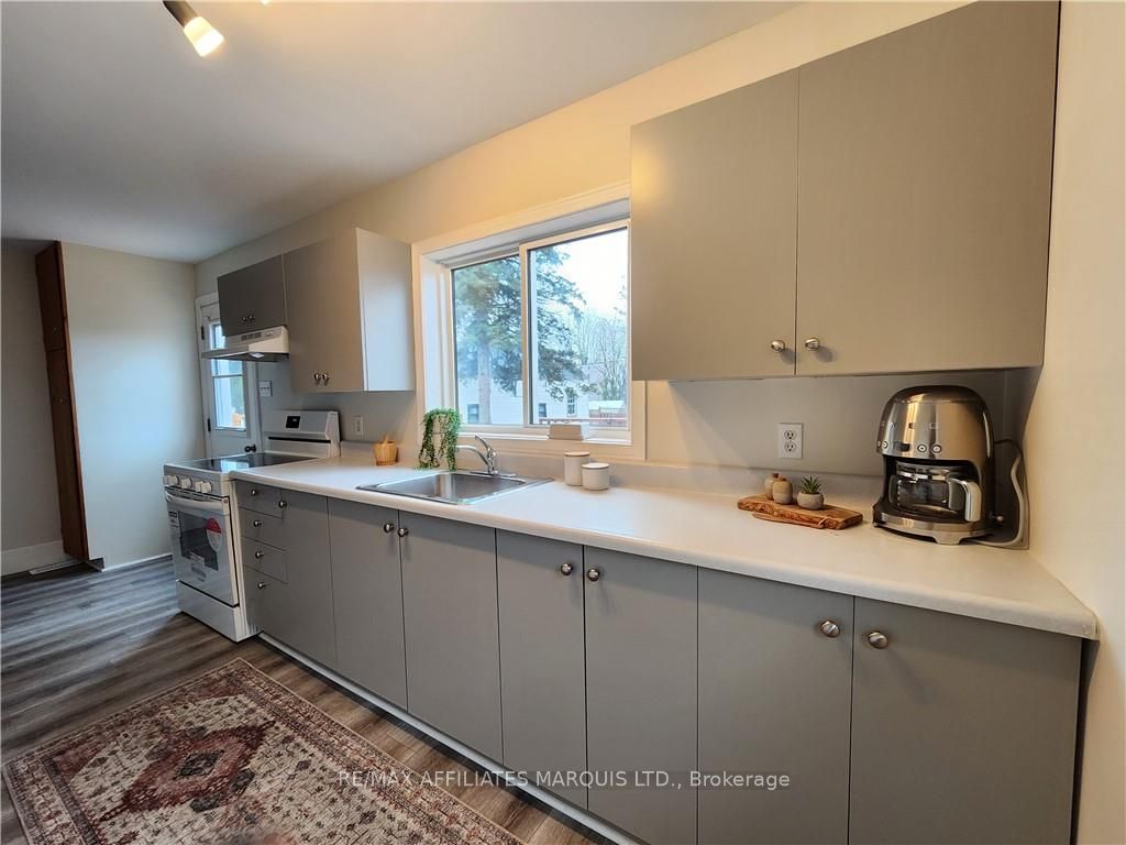 14 Oak Street Property Photo 7