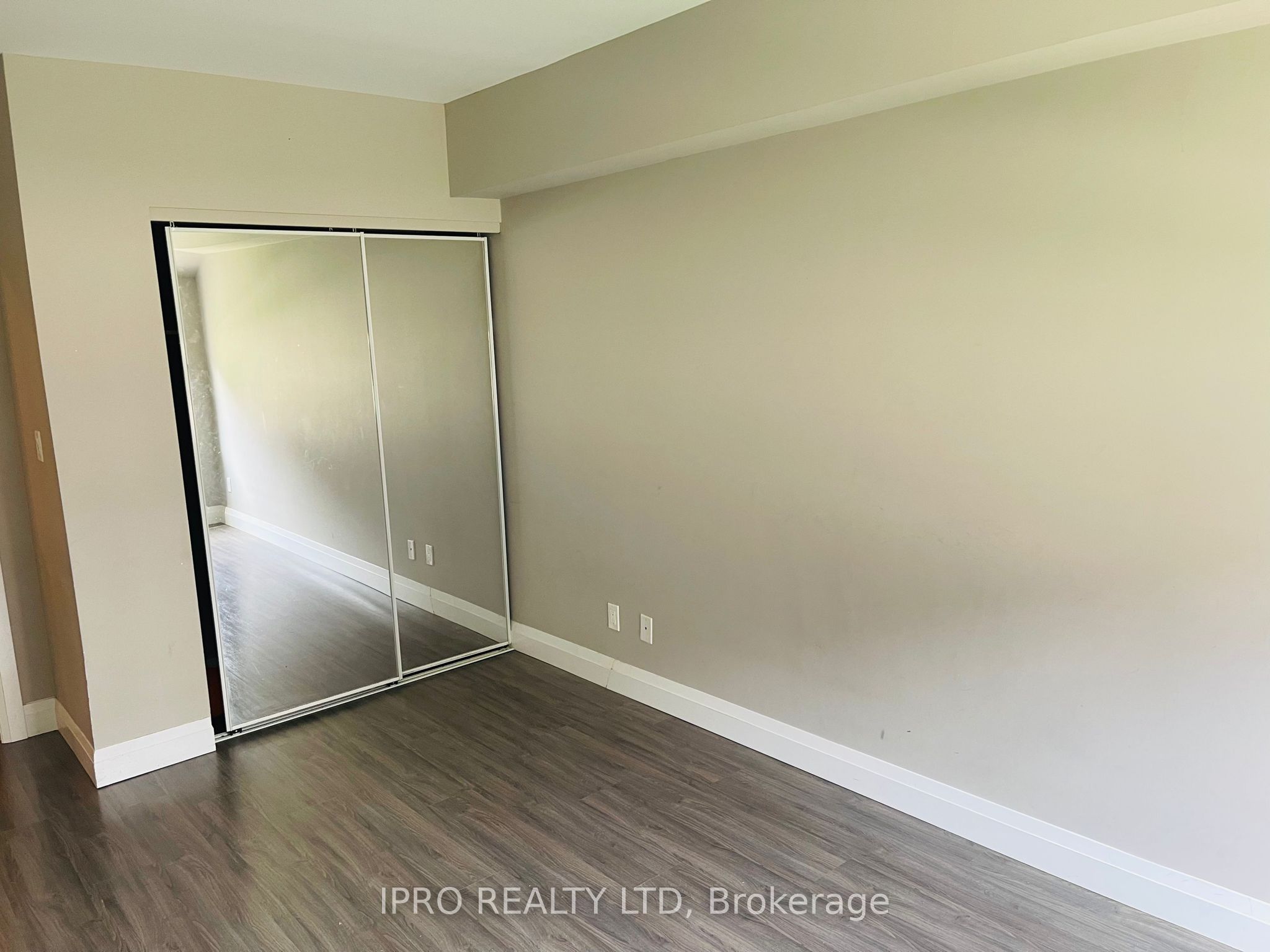 8 Harris St Property Photo 11