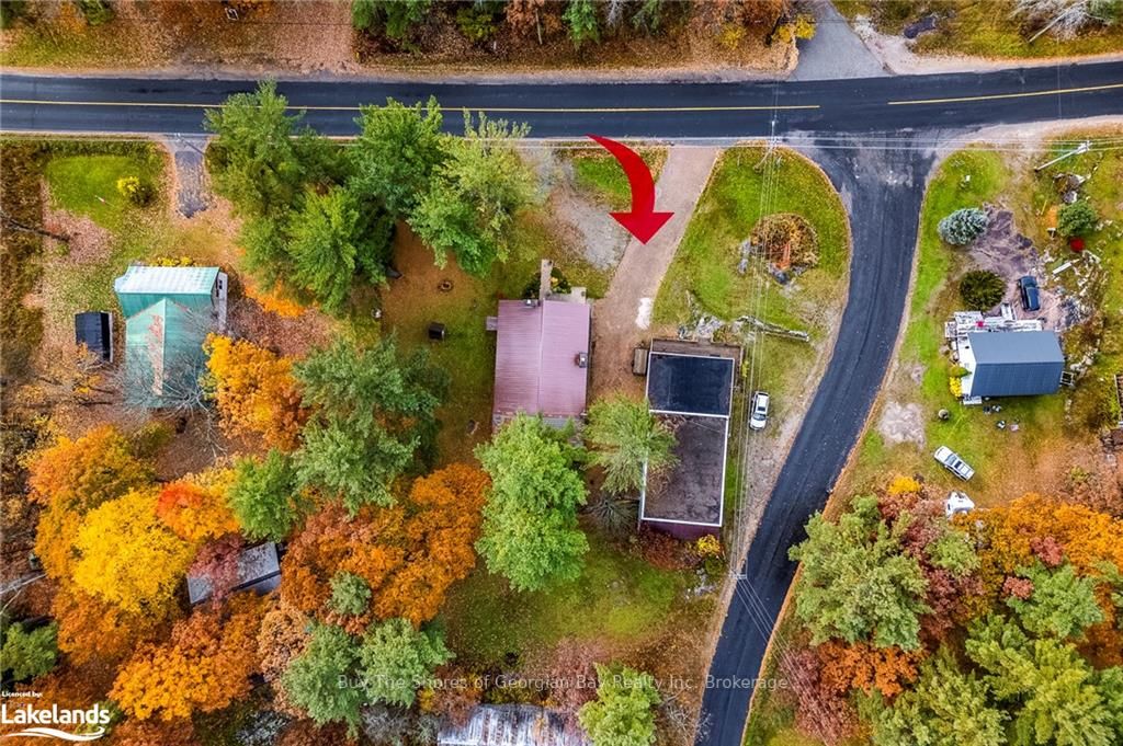 2512 Honey Harbour Road Property Photo 3