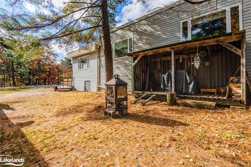 2512 Honey Harbour Road Property Photo 10