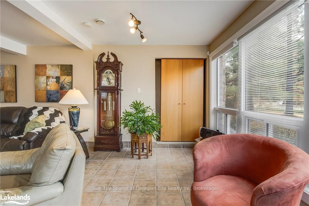 2512 Honey Harbour Road Property Photo 16