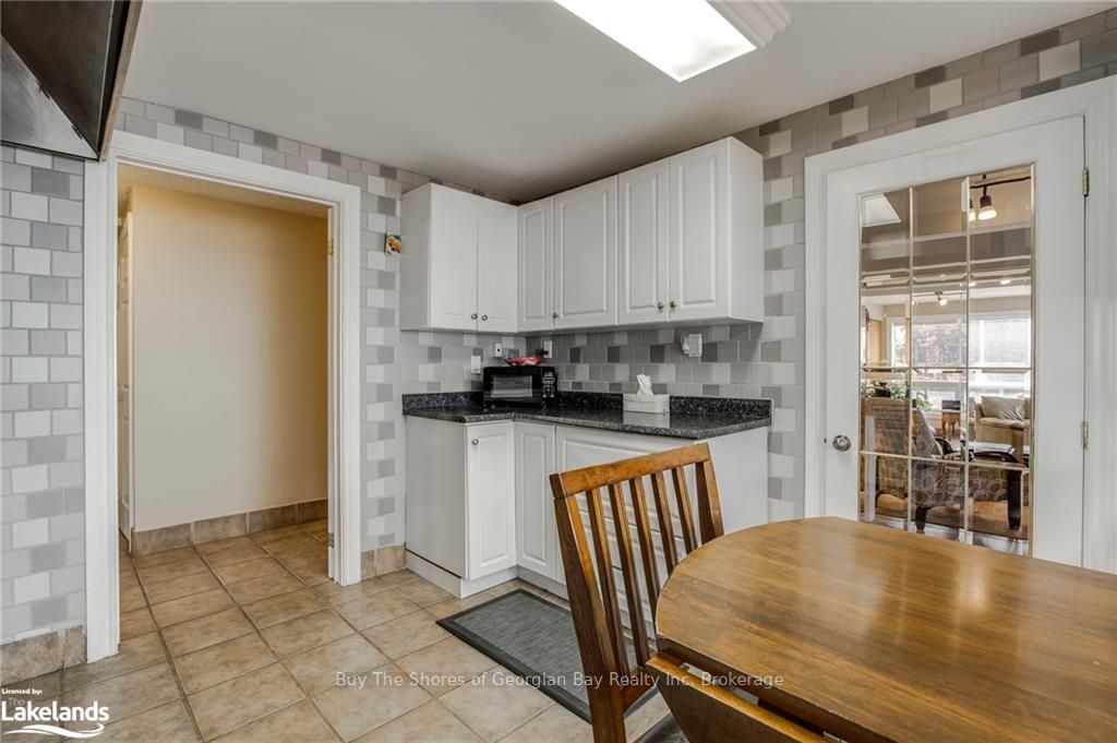 2512 Honey Harbour Road Property Photo 21