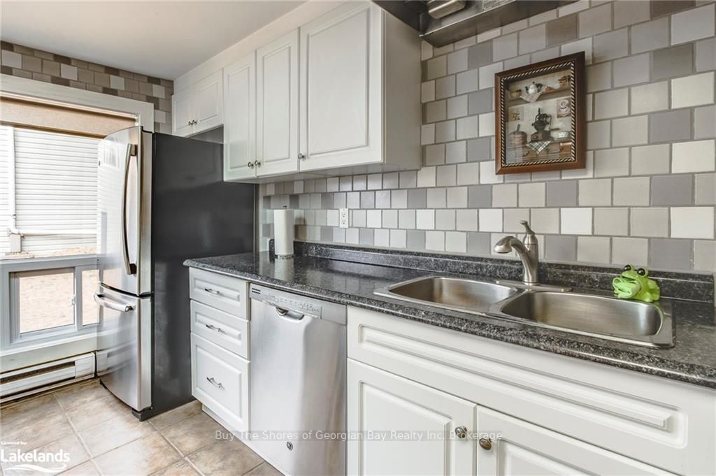 2512 Honey Harbour Road Property Photo 23