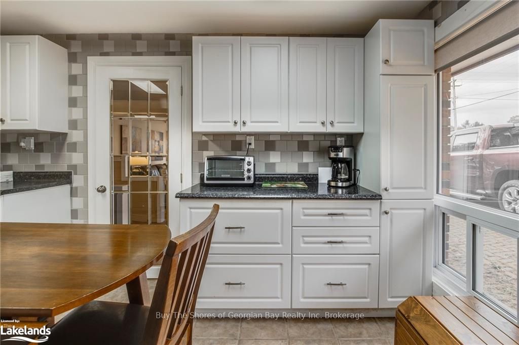 2512 Honey Harbour Road Property Photo 24