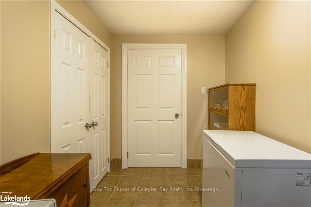 2512 Honey Harbour Road Property Photo 30