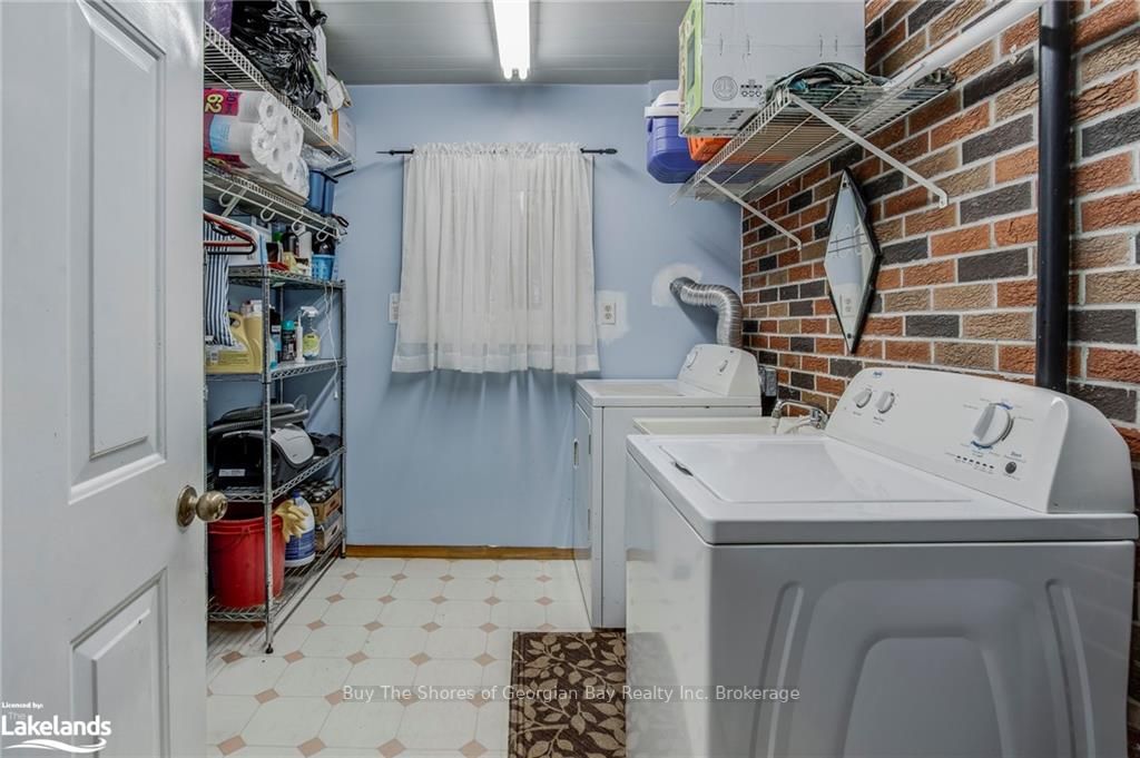 2512 Honey Harbour Road Property Photo 33