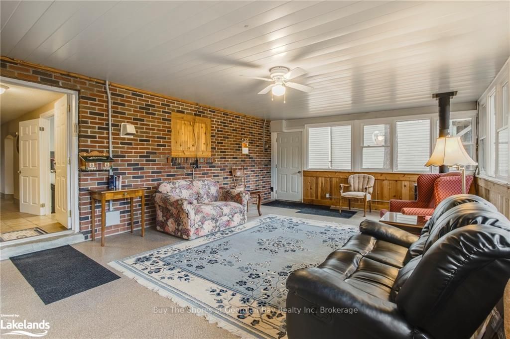 2512 Honey Harbour Road Property Photo 37