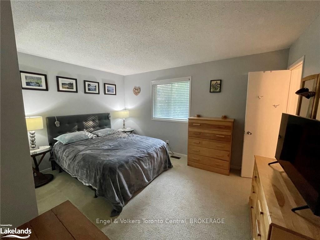 33 Centennial Heights Court Property Photo 6