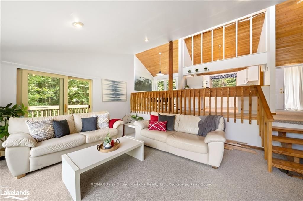 12 Linda Lane Property Photo 11