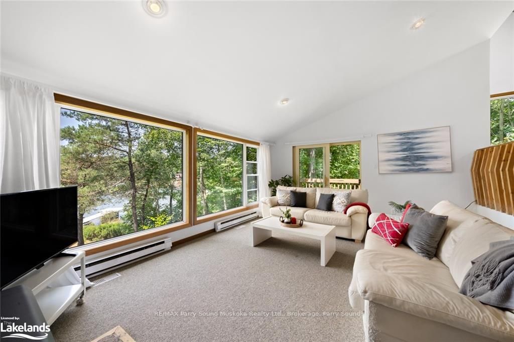 12 Linda Lane Property Photo 15