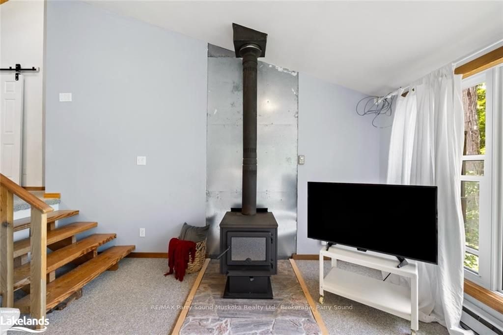 12 Linda Lane Property Photo 18