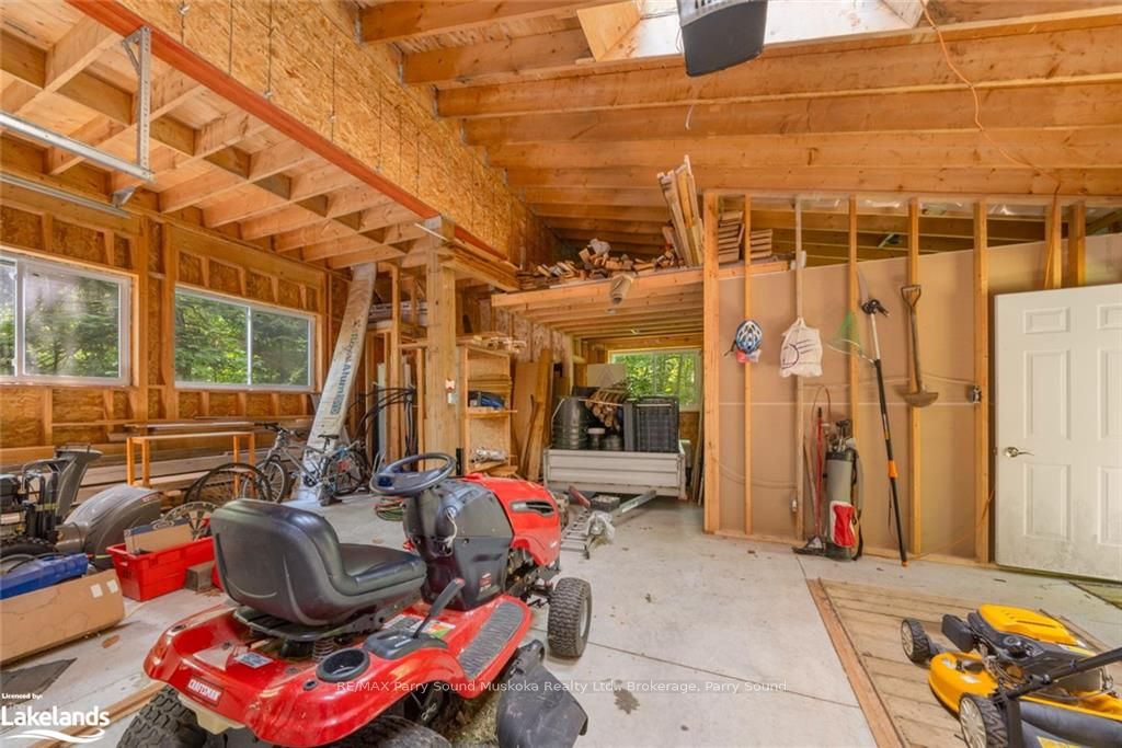 12 Linda Lane Property Photo 31
