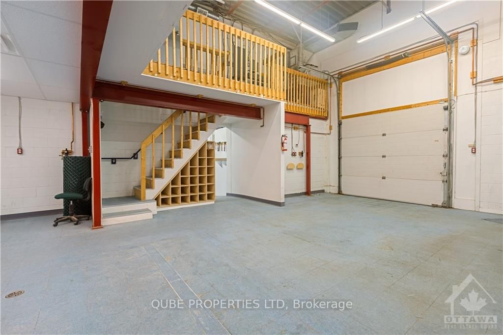 #1302 - 1490 Star Top Road Property Photo 3