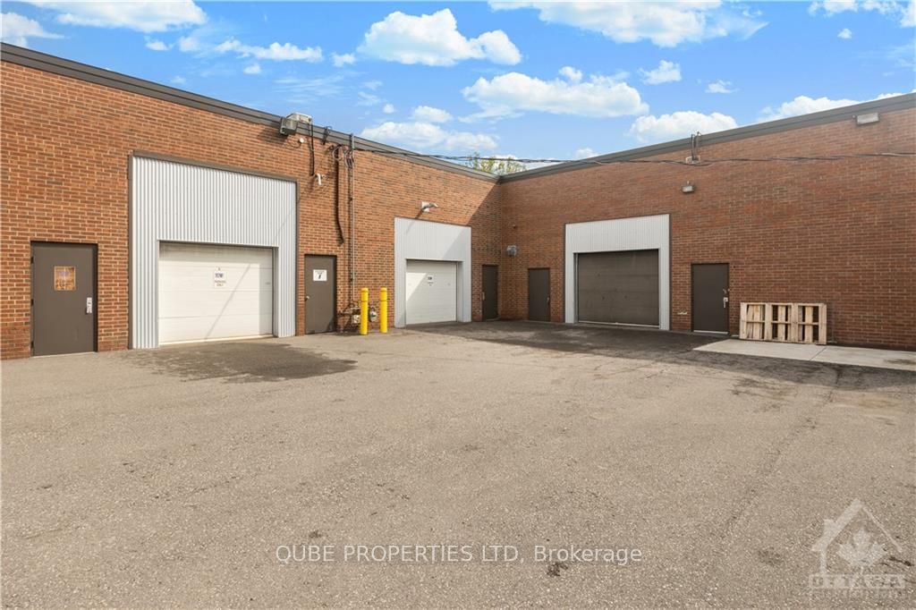 #1302 - 1490 Star Top Road Property Photo 6