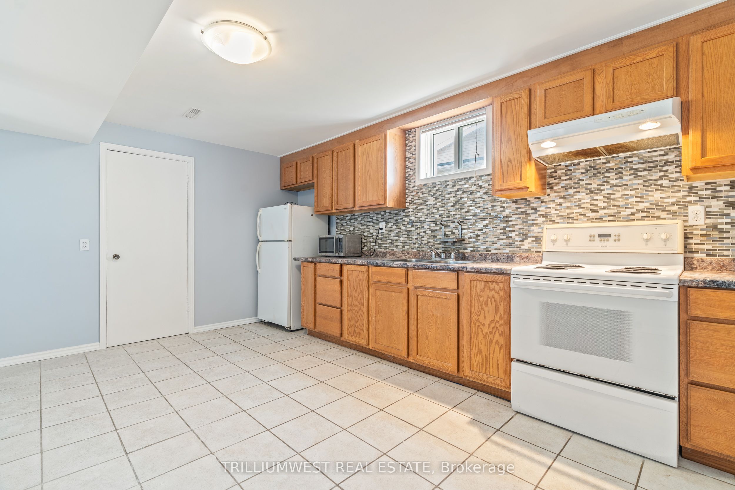 #lower - 8 Sekura Place Property Photo 6
