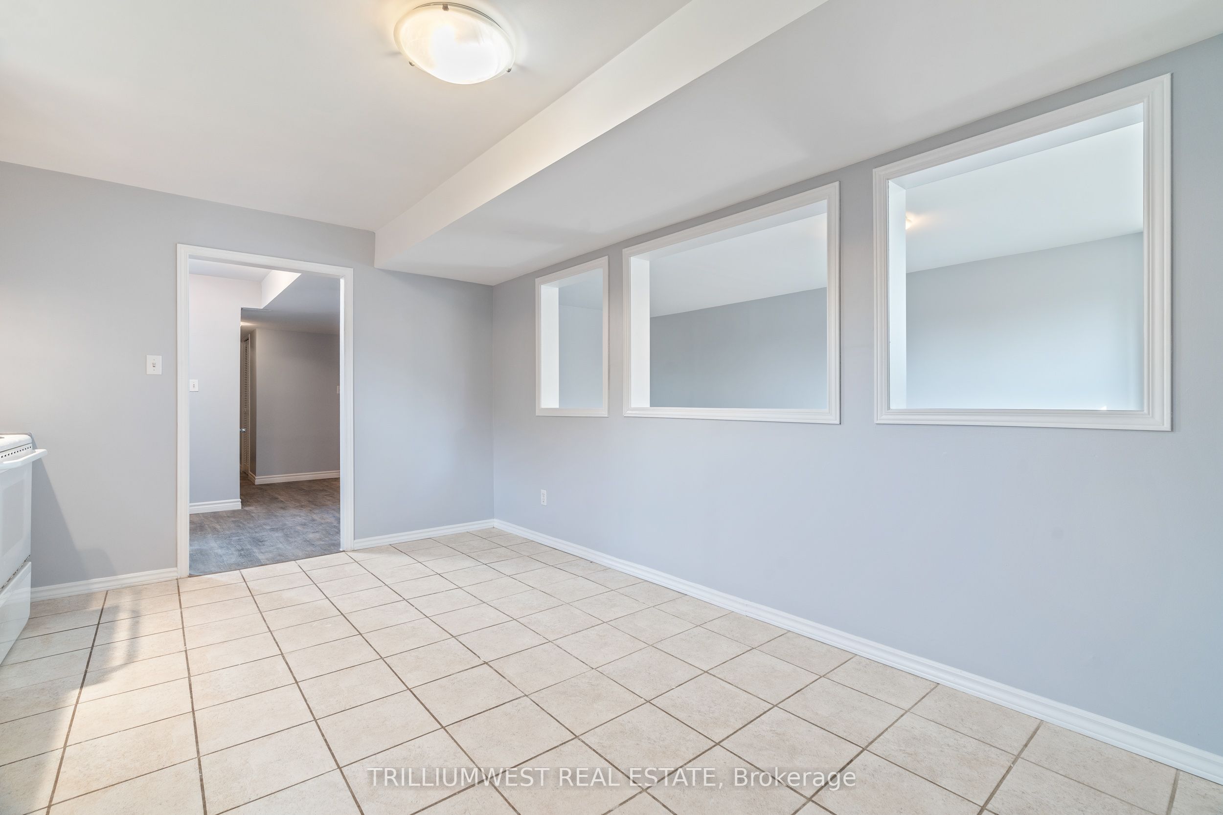 #lower - 8 Sekura Place Property Photo 8