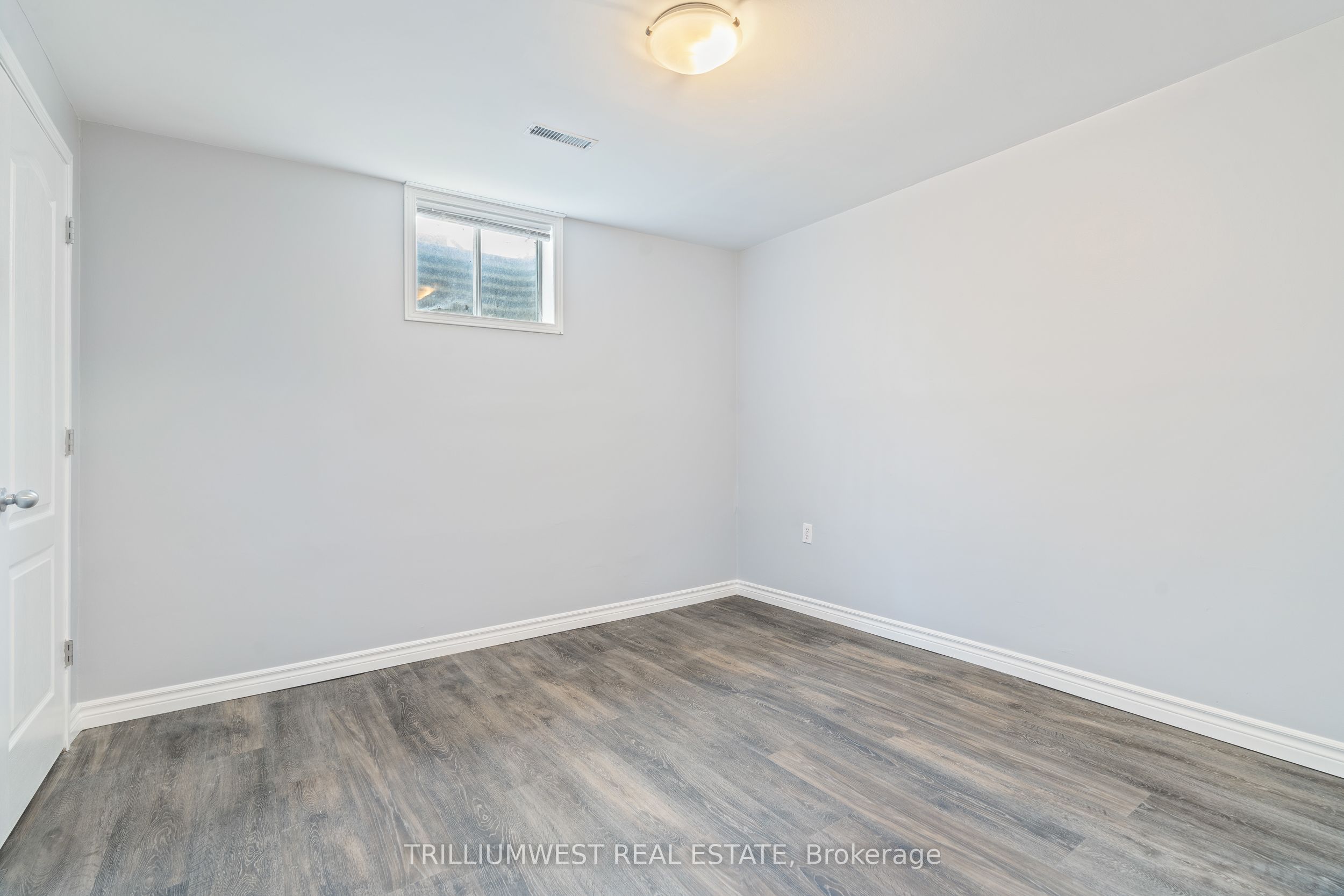 #lower - 8 Sekura Place Property Photo 18