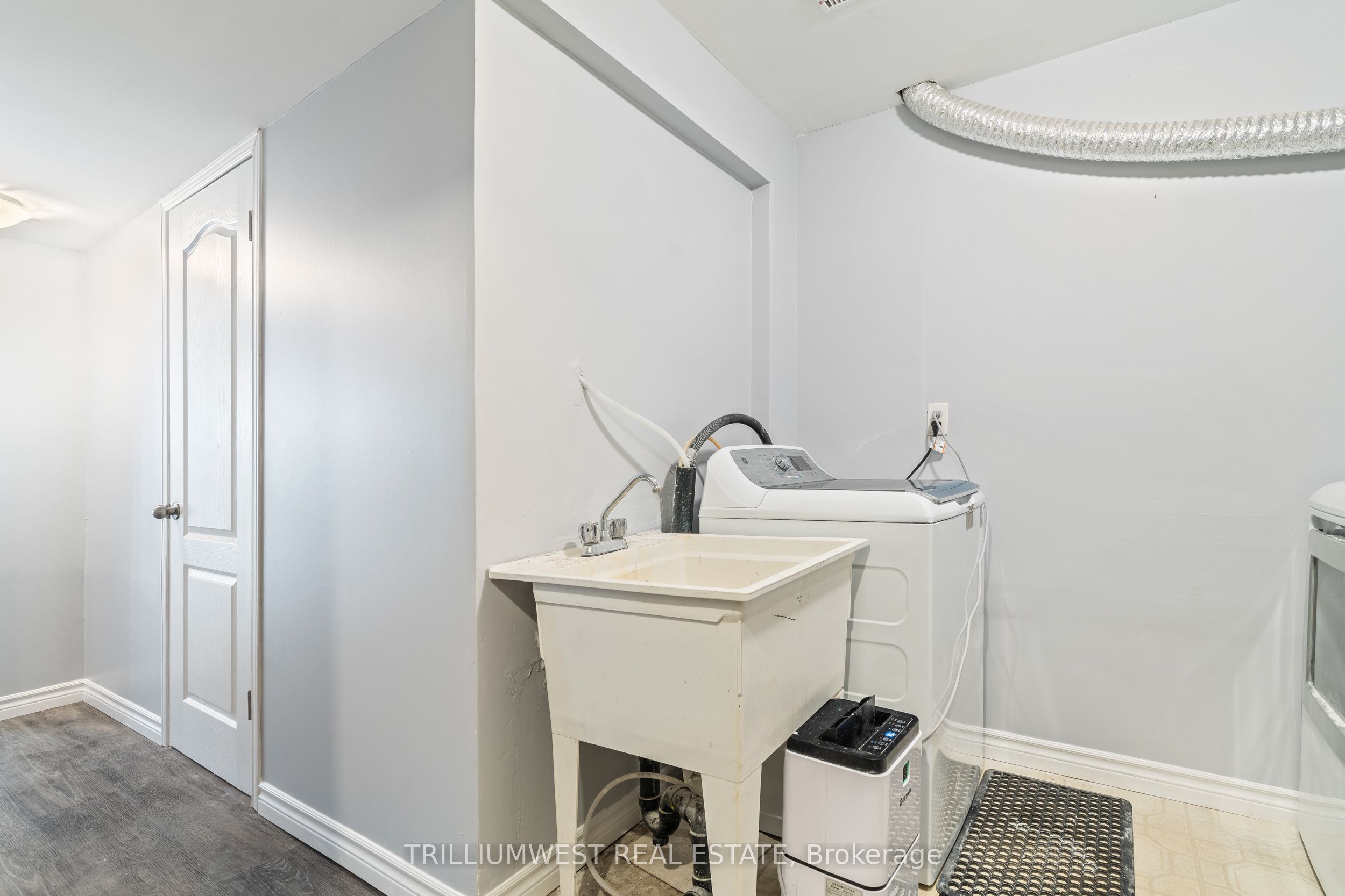 #lower - 8 Sekura Place Property Photo 20