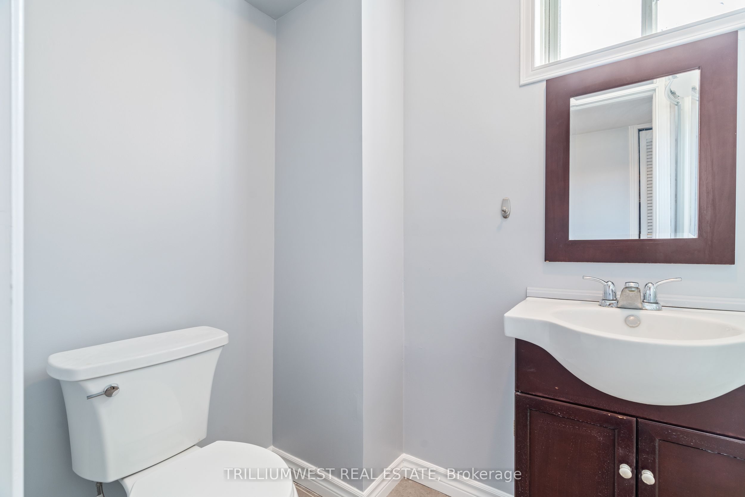 #lower - 8 Sekura Place Property Photo 23