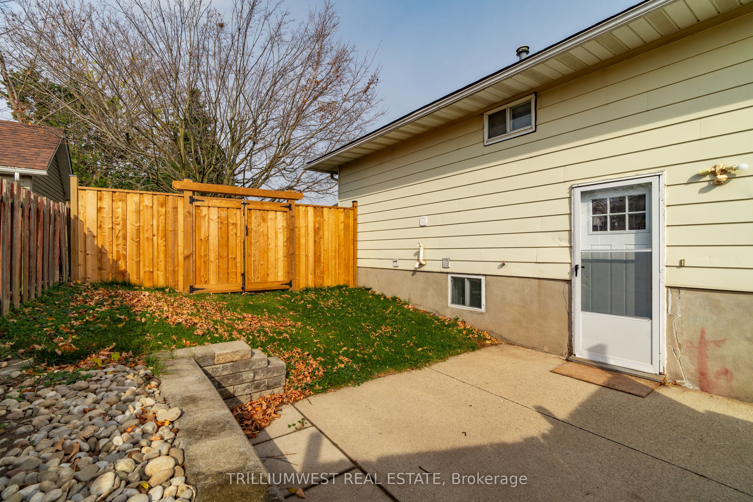 #lower - 8 Sekura Place Property Photo 26