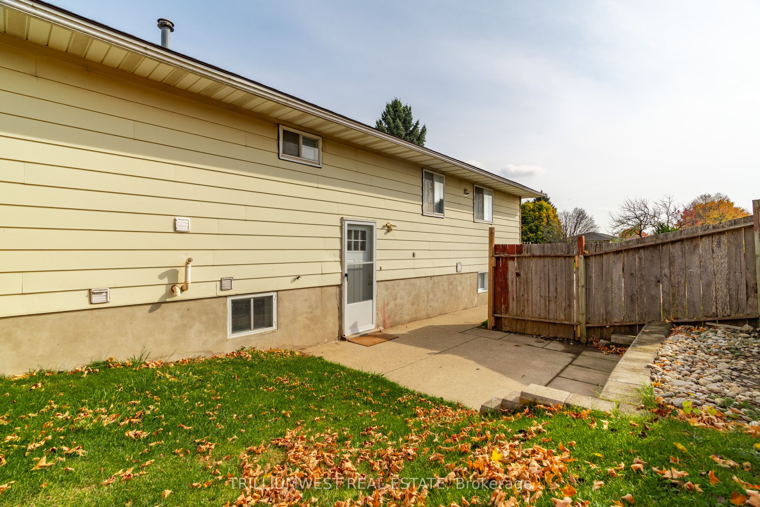 #lower - 8 Sekura Place Property Photo 27