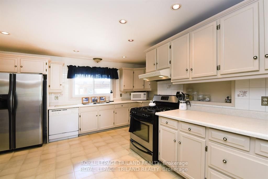 5103 Dundas Street Property Photo 6