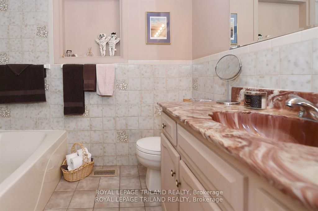 5103 Dundas Street Property Photo 12
