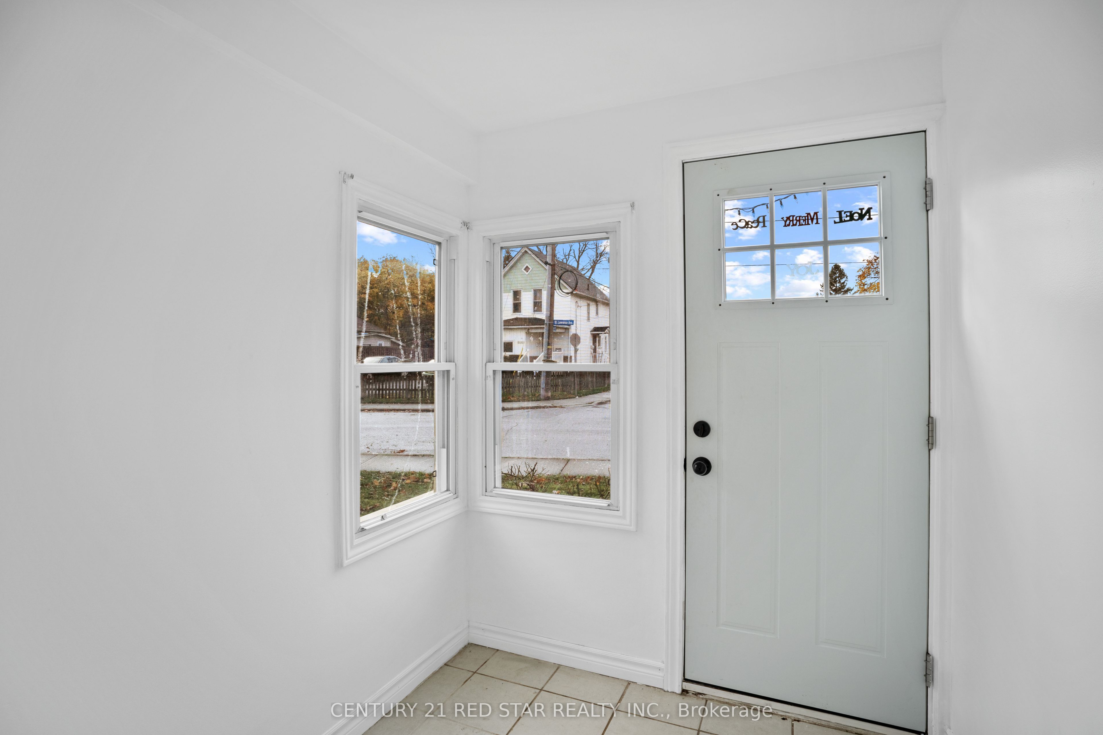 5082 St. Lawrence Avenue Property Photo 2