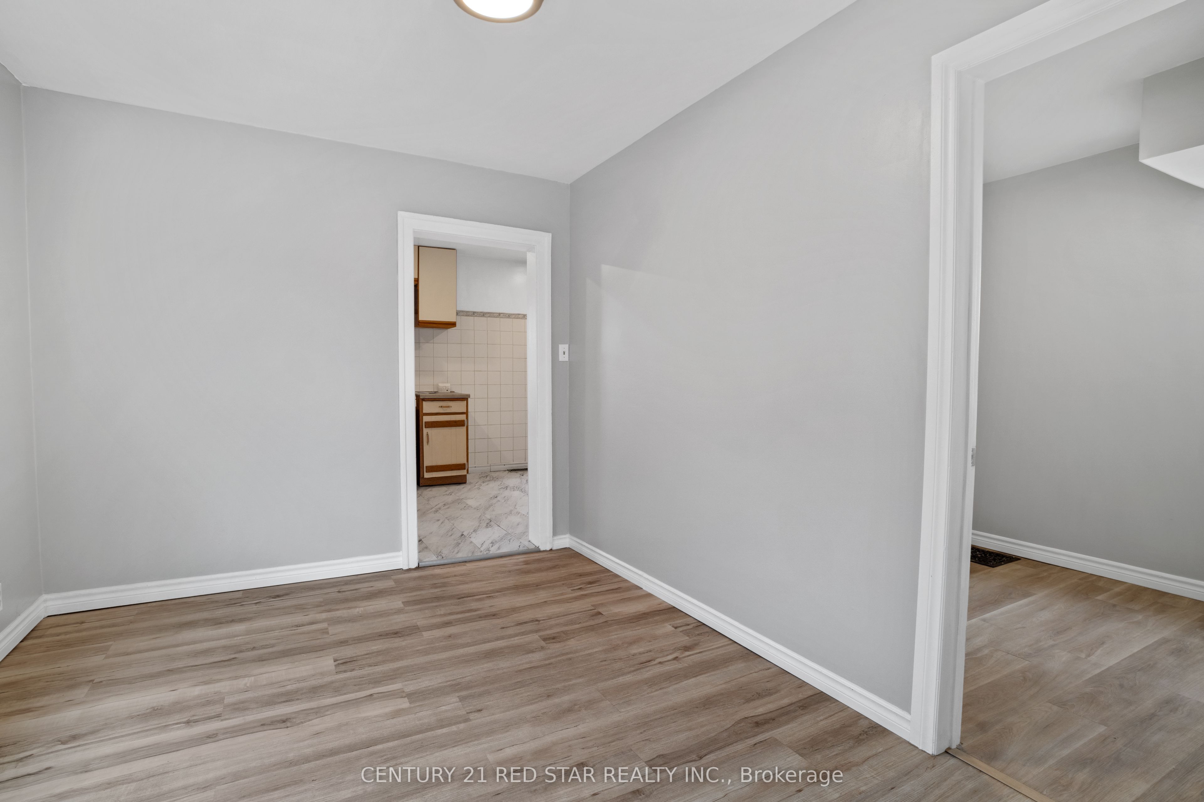 5082 St. Lawrence Avenue Property Photo 5