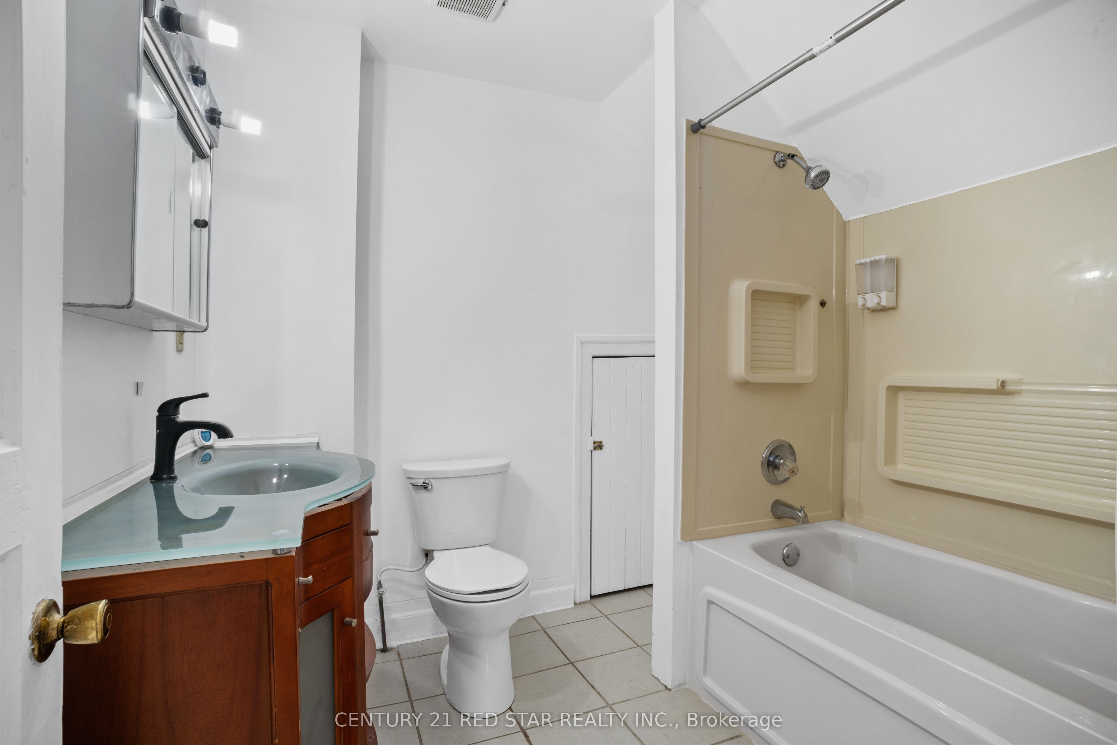 5082 St. Lawrence Avenue Property Photo 13