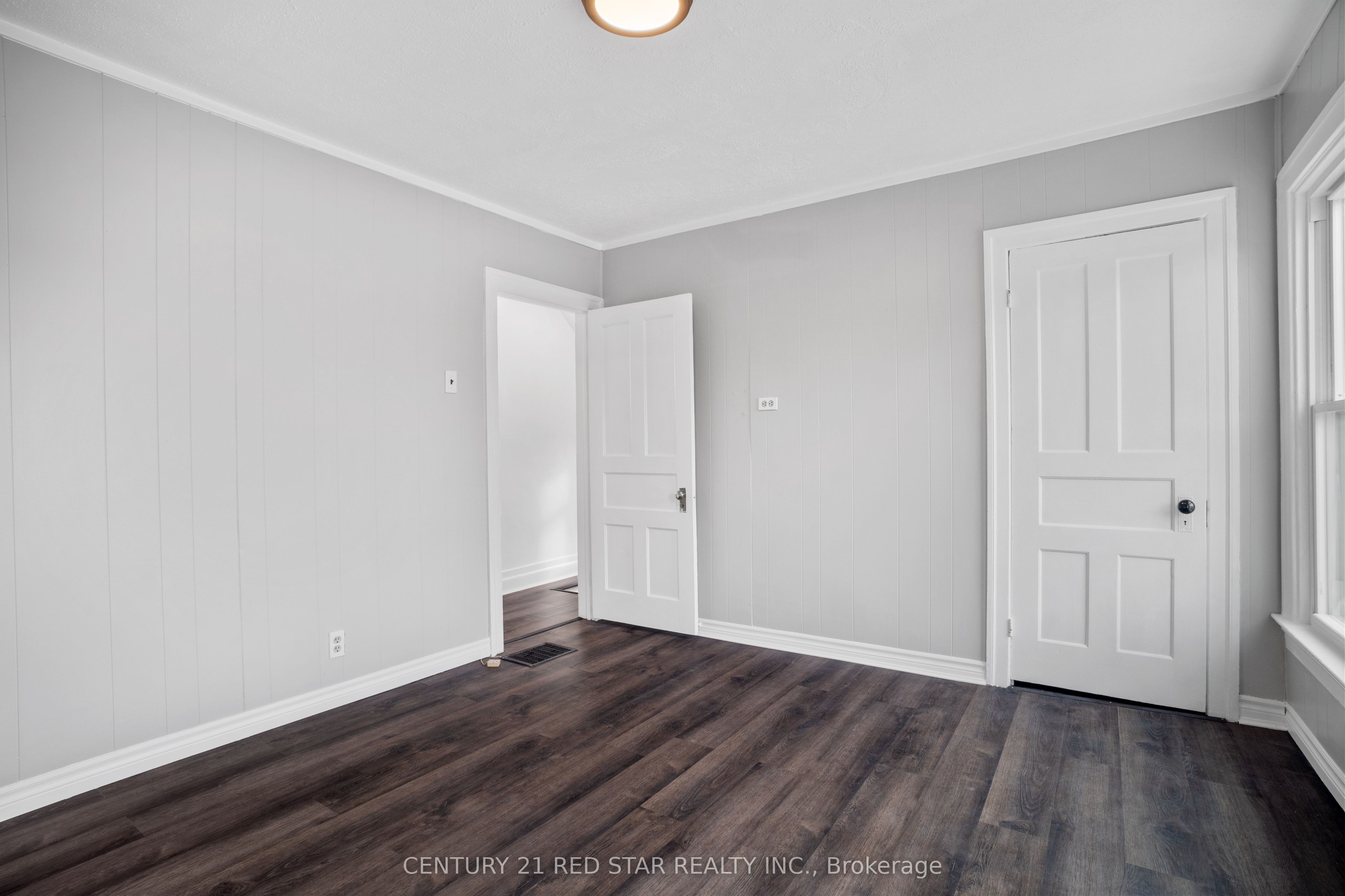 5082 St. Lawrence Avenue Property Photo 18
