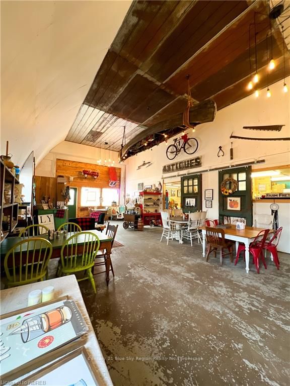 1497 Alderdale Road Property Photo 17