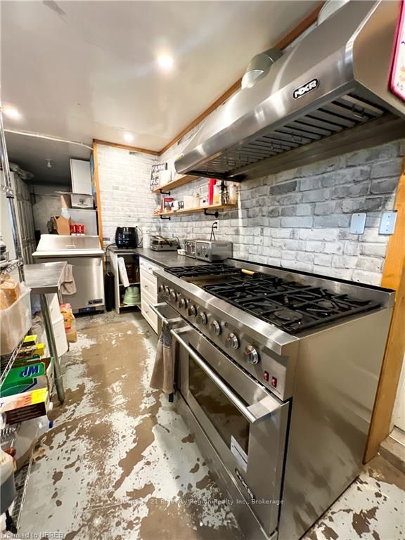 1497 Alderdale Road Property Photo 24