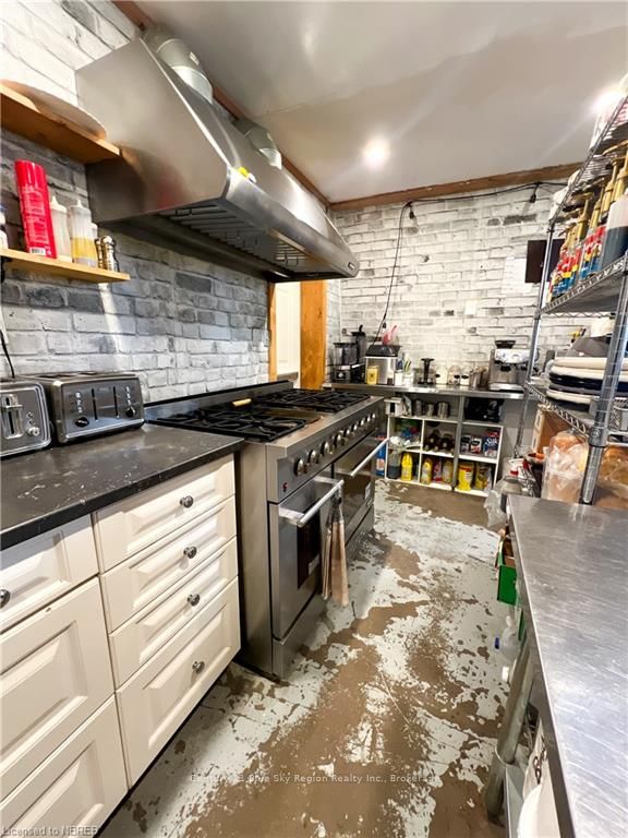 1497 Alderdale Road Property Photo 25