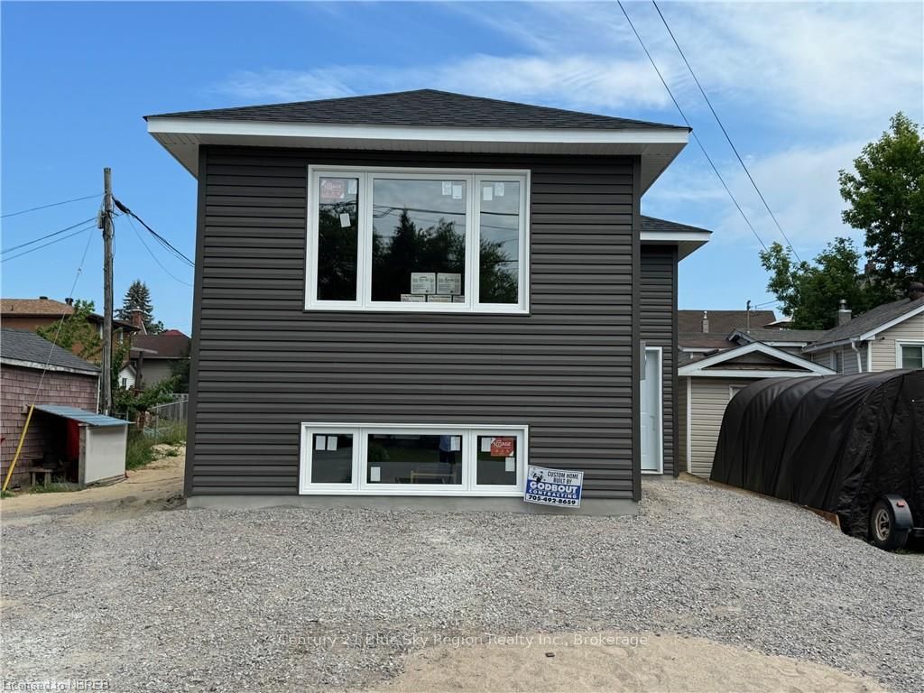 1556 Fraser Street Property Photo 1