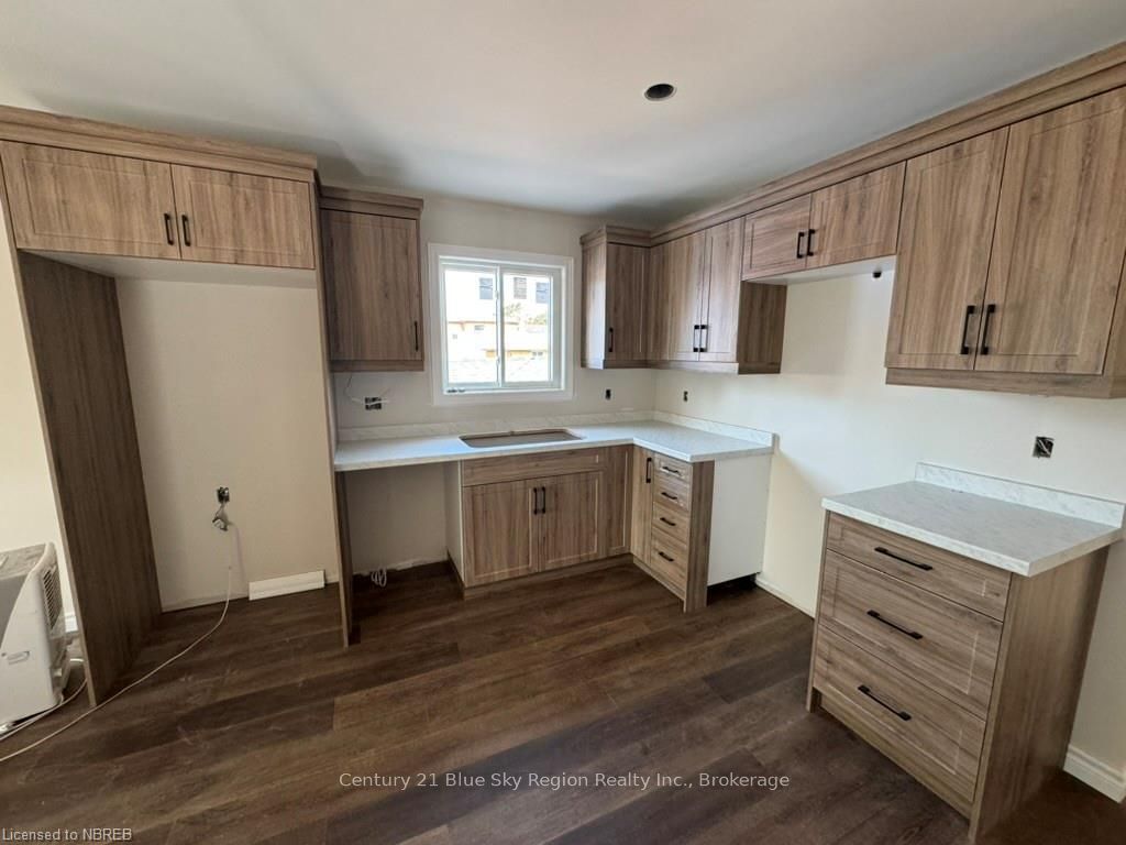 1556 Fraser Street Property Photo 4