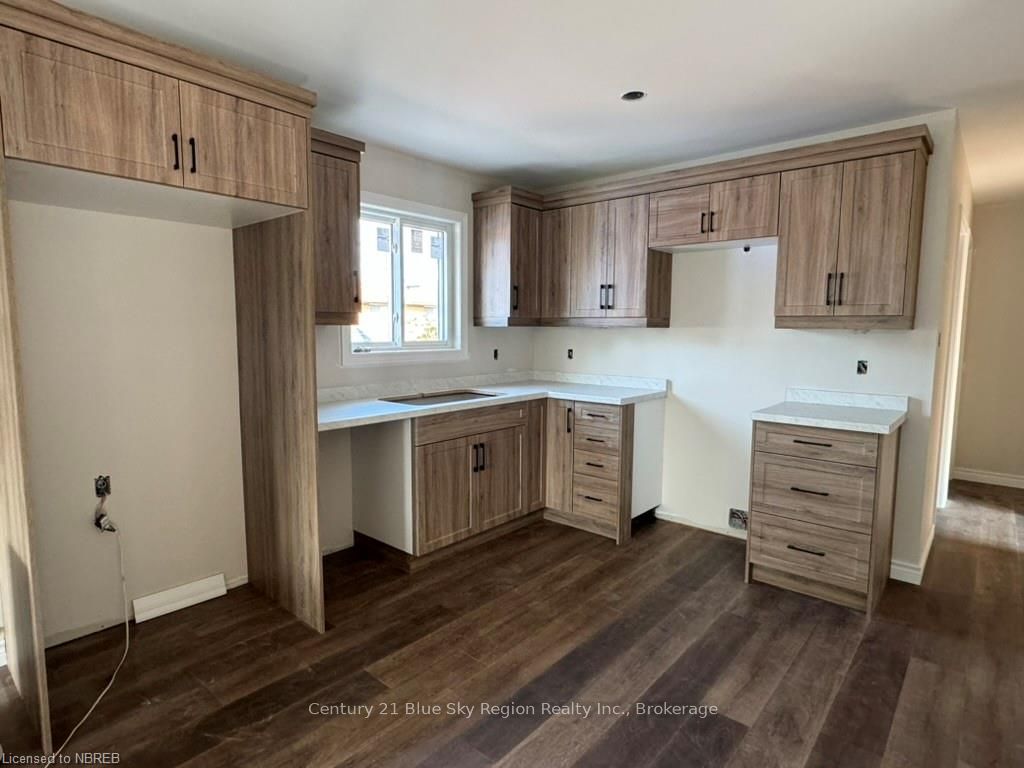 1556 Fraser Street Property Photo 5
