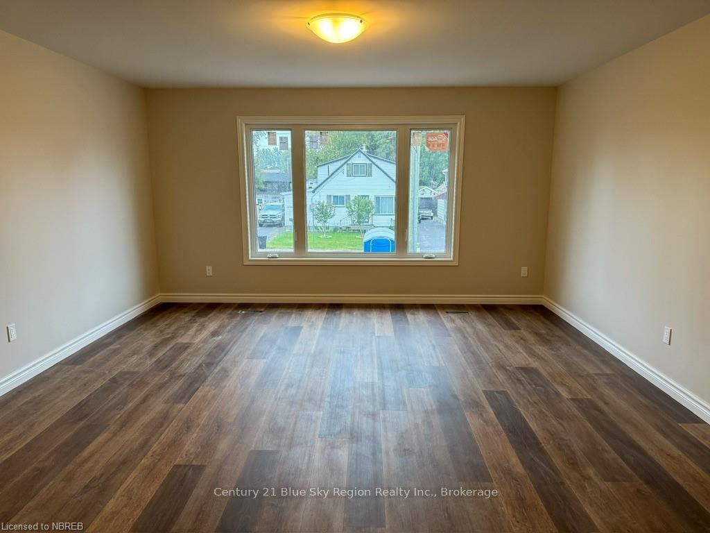 1556 Fraser Street Property Photo 6