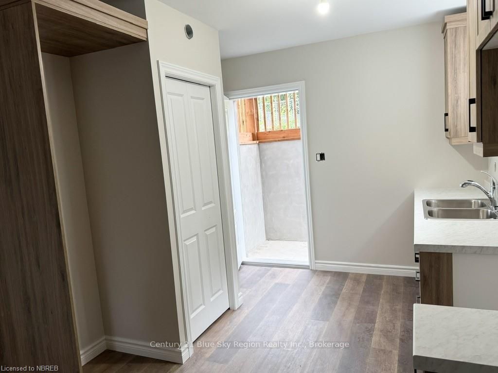 1556 Fraser Street Property Photo 22