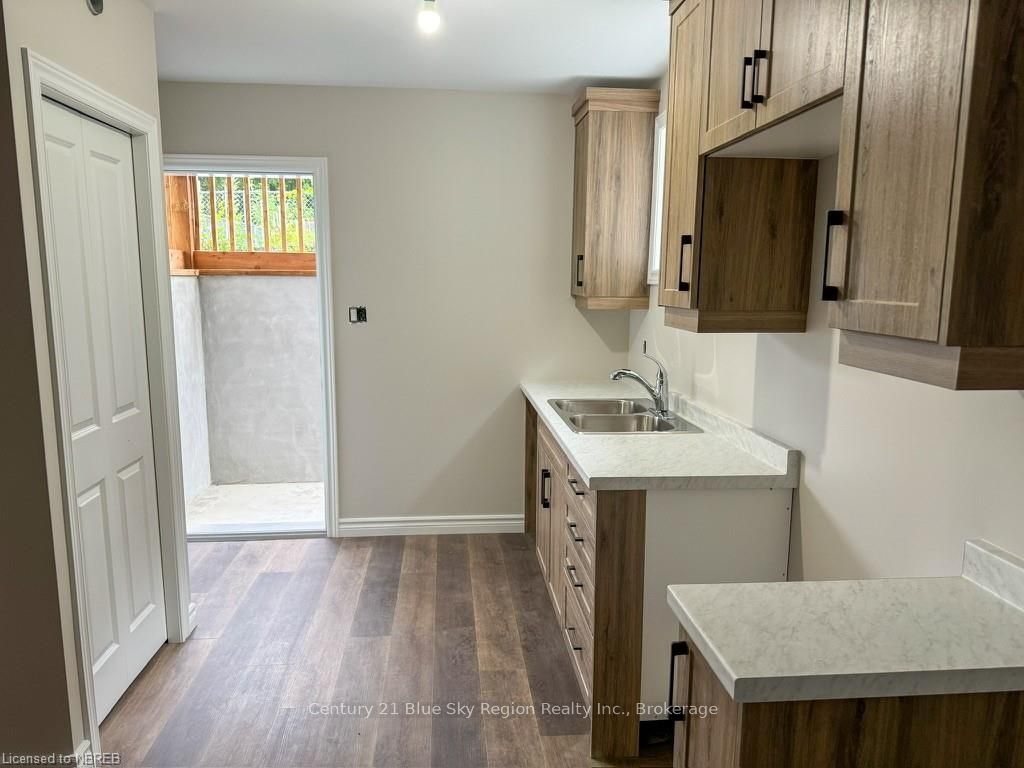 1556 Fraser Street Property Photo 23