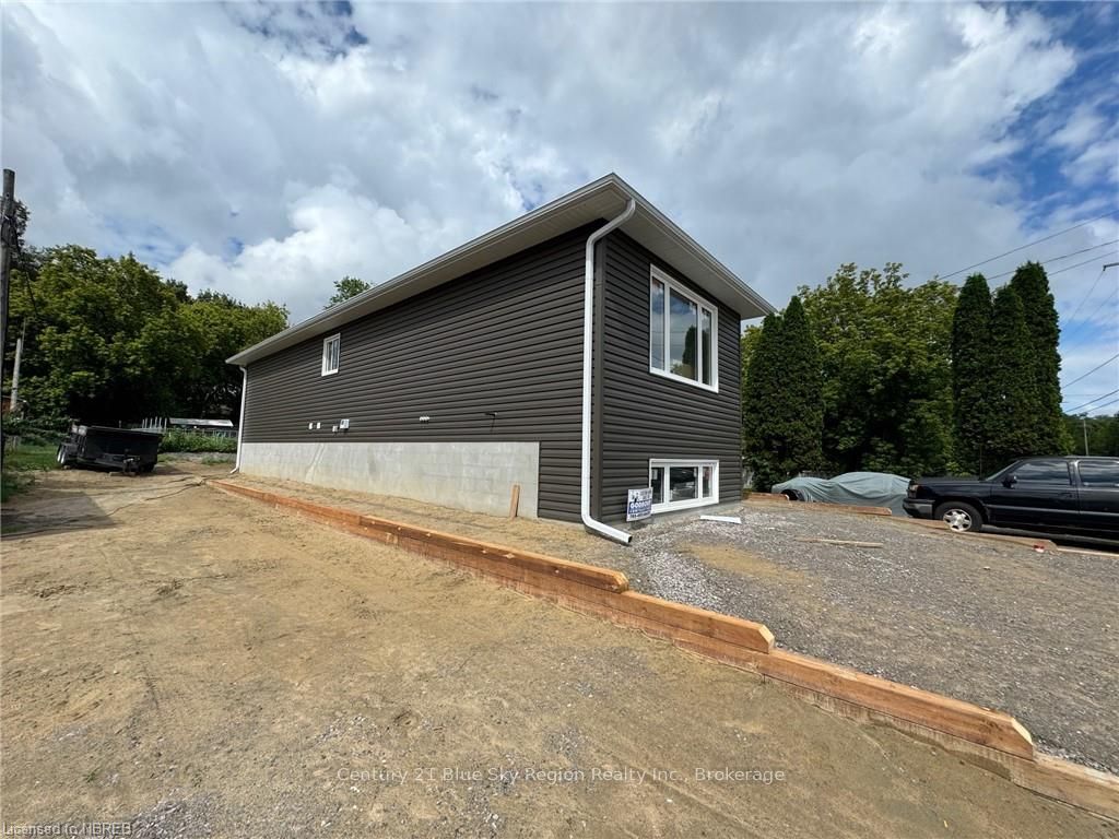 1556 Fraser Street Property Photo 27
