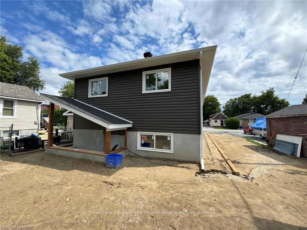 1556 Fraser Street Property Photo 28