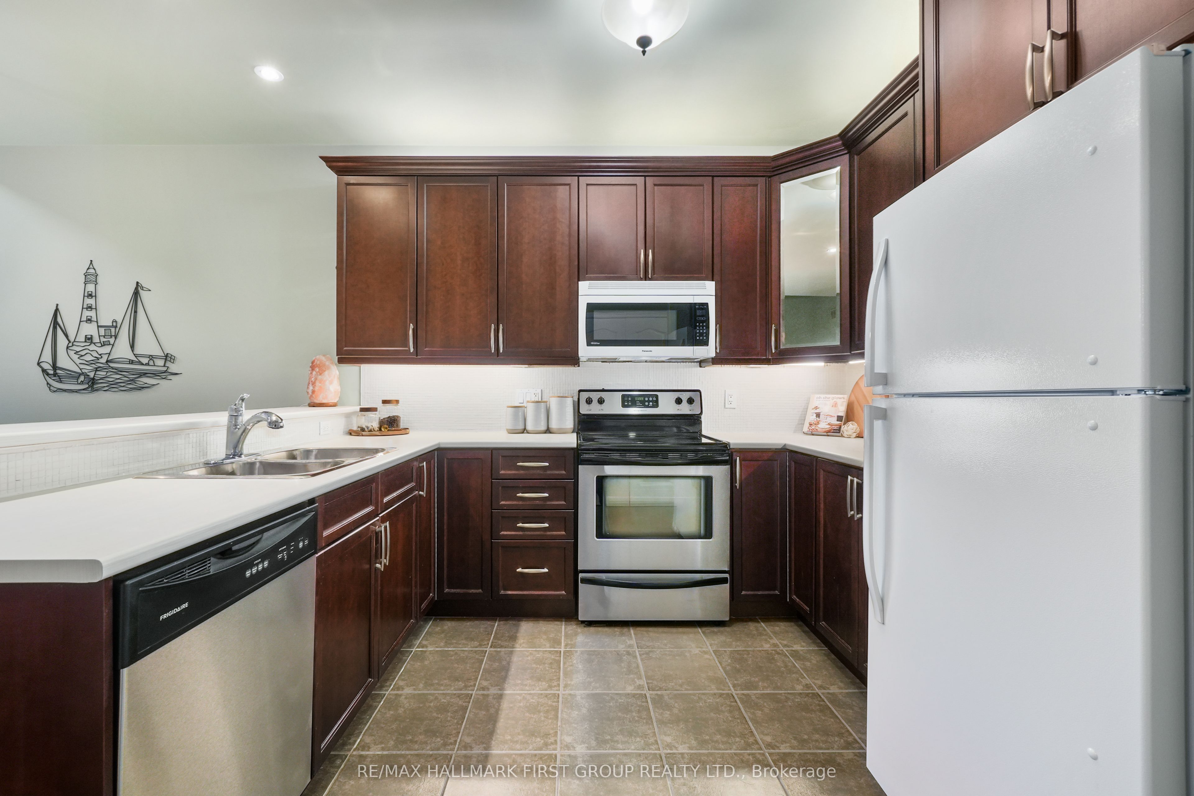 #505 - 120 University Avenue Property Photo 16