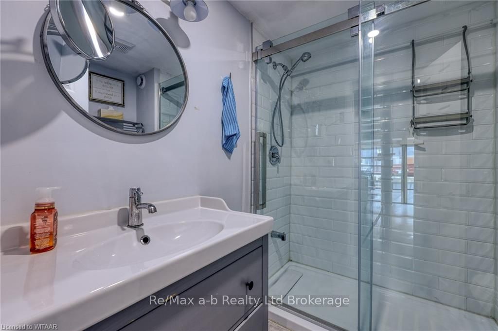 74 Erie Boulevard Property Photo 5