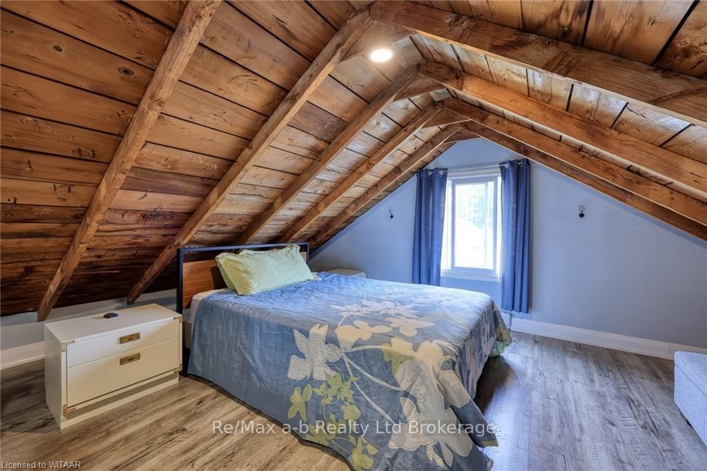 74 Erie Boulevard Property Photo 9