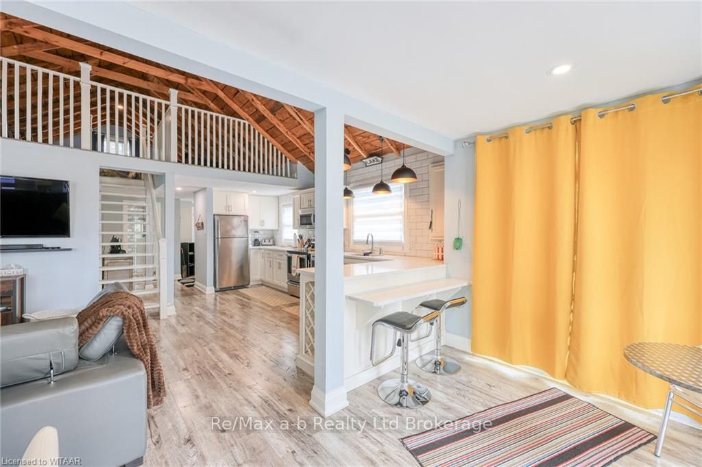 74 Erie Boulevard Property Photo 11